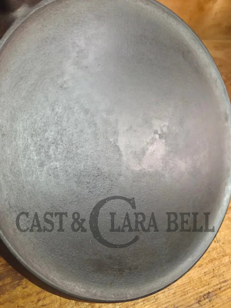 Awesome pizza griddle or for breakfast hot cakes! 1920’’s #10 Griswold Large Block cast iron Griddle 610 Griddle