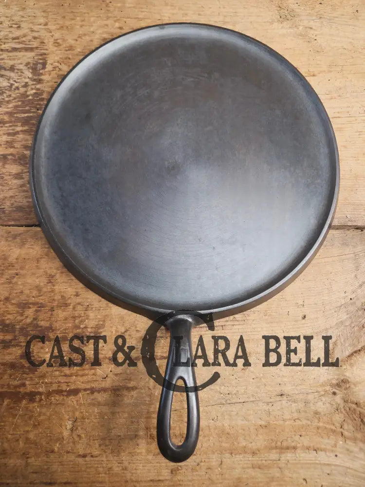 Awesome pizza griddle or for breakfast hot cakes! 1920’’s #10 Griswold Large Block cast iron Griddle 610 Griddle