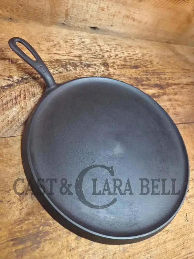 Awesome pizza griddle or for breakfast hot cakes! 1920’’s #10 Griswold Large Block cast iron Griddle 610 Griddle