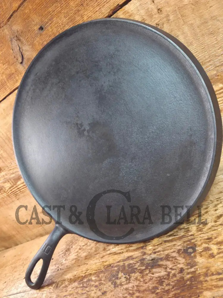 Awesome pizza griddle or for breakfast hot cakes! 1920’’s #10 Griswold Large Block cast iron Griddle 610 Griddle