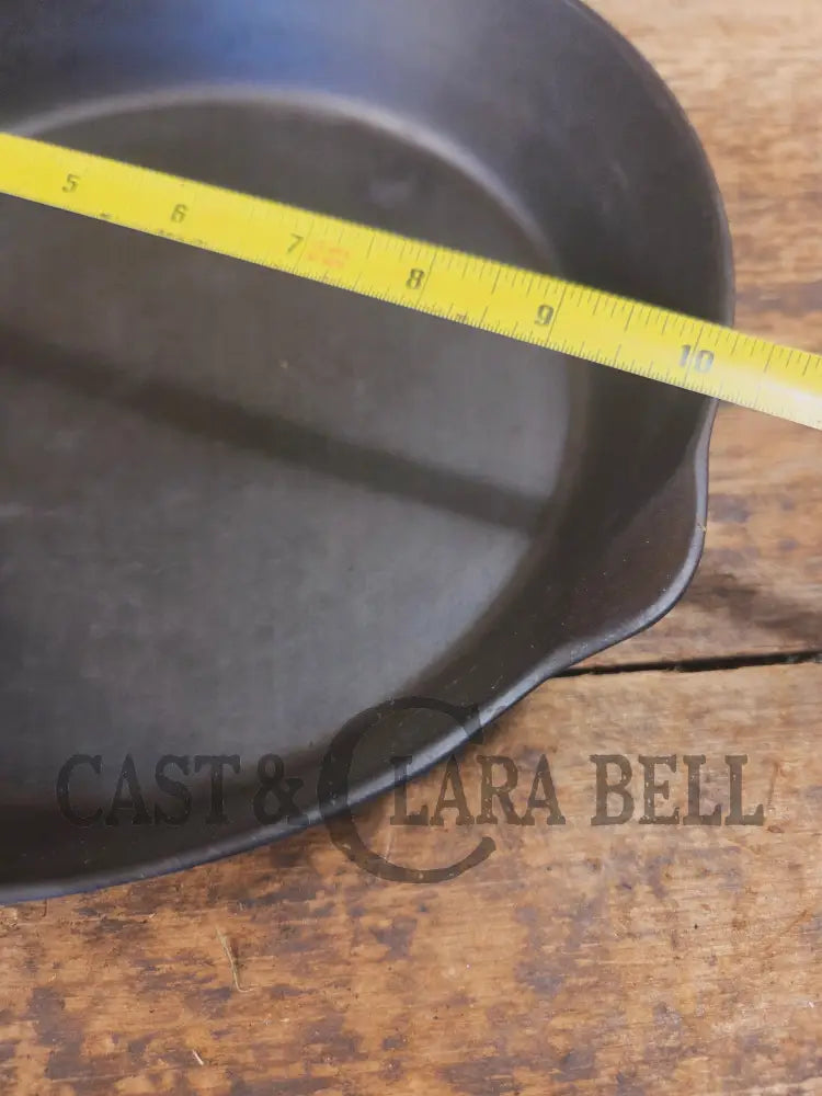 Awesome story awesome pan 1920’s Chicago Hardware Foundry #8 7 X Skillet with Hammered Finish - Skillet