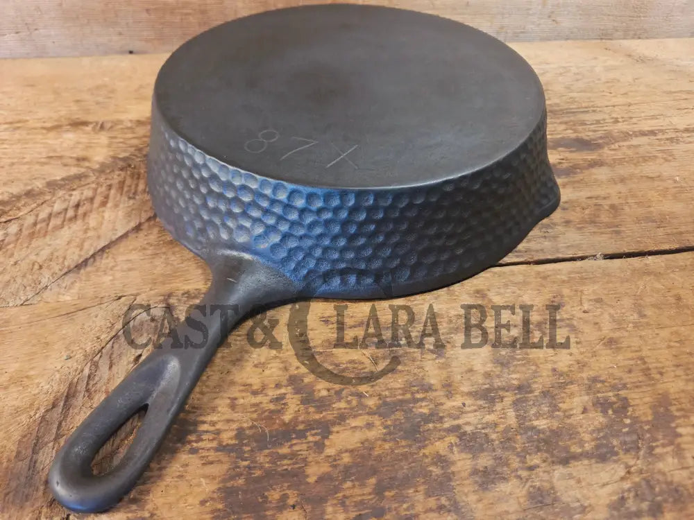 Awesome story awesome pan 1920’s Chicago Hardware Foundry #8 7 X Skillet with Hammered Finish - Skillet