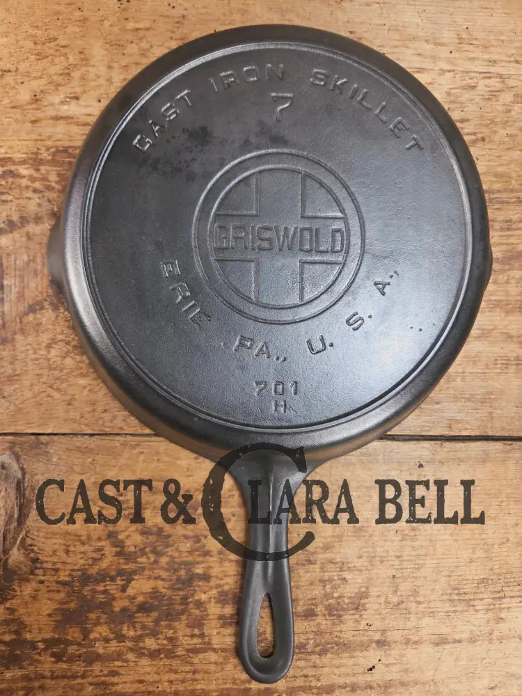 BEAUTIFUL! 1910-20’s Griswold #7 Skillet with Heat Ring and Large Block Logo 701 Skillet