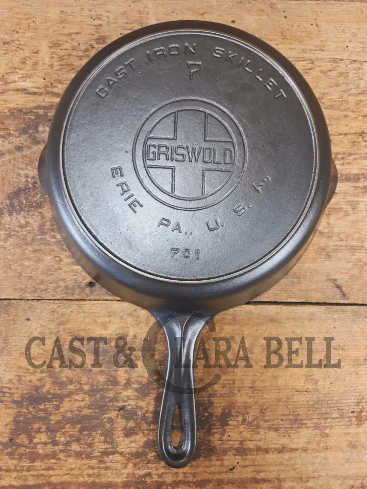 BEAUTIFUL! 1910-20’s Griswold #7 Skillet with Heat Ring and Large Block Logo 701 - Skillet