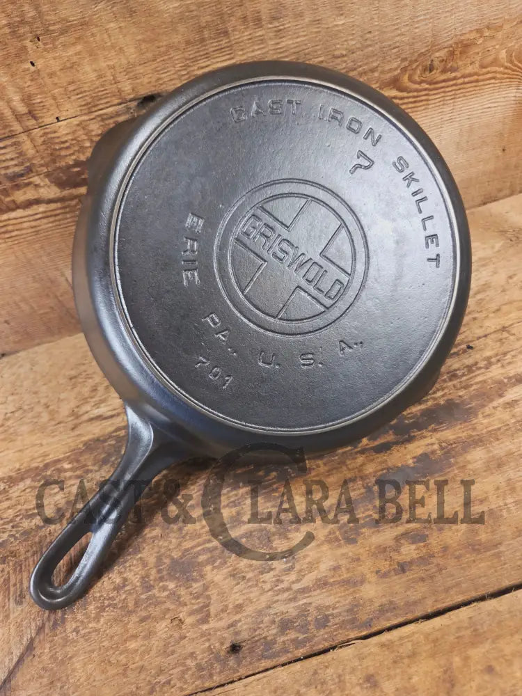 BEAUTIFUL! 1910-20’s Griswold #7 Skillet with Heat Ring and Large Block Logo 701 - Skillet