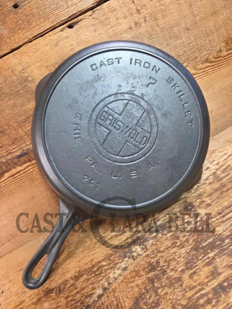 BEAUTIFUL! 1910-20’s Griswold #7 Skillet with Heat Ring and Large Block Logo 701 - Skillet