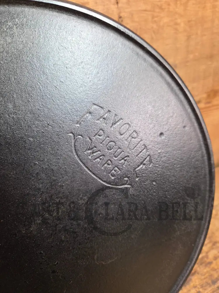 Beautiful 1910’s Early Favorite Piqua Ware #10 Cast Iron Skillet Smiley Logo Skillet