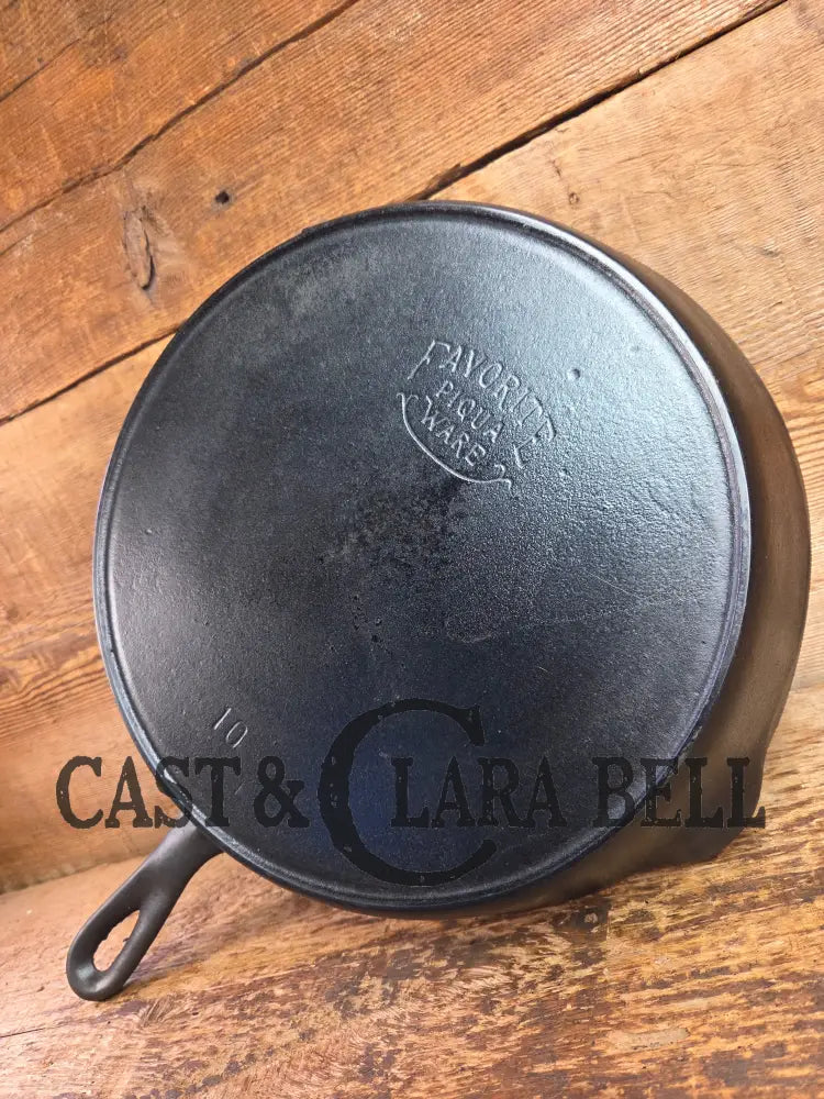 Beautiful 1910’s Early Favorite Piqua Ware #10 Cast Iron Skillet Smiley Logo Skillet