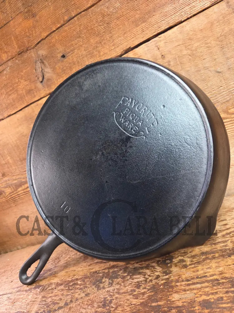 Beautiful 1910’s Early Favorite Piqua Ware #10 Cast Iron Skillet Smiley Logo Skillet