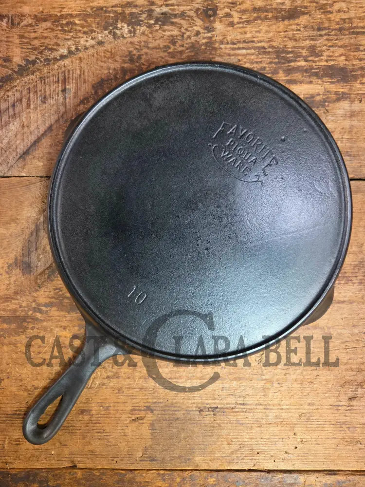 Beautiful 1910’s Early Favorite Piqua Ware #10 Cast Iron Skillet Smiley Logo Skillet