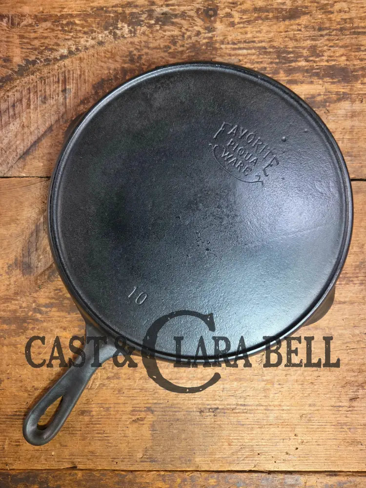 Beautiful 1910’s Early Favorite Piqua Ware #10 Cast Iron Skillet Smiley Logo Skillet