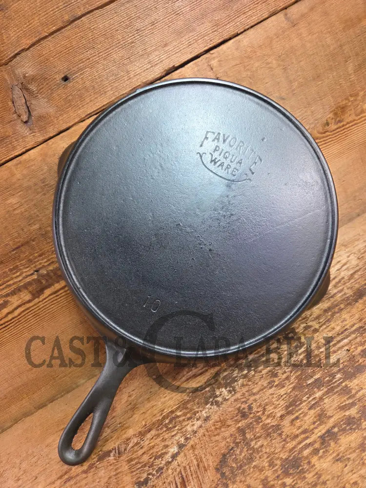 Beautiful 1910’s Early Favorite Piqua Ware #10 Cast Iron Skillet Smiley Logo Skillet