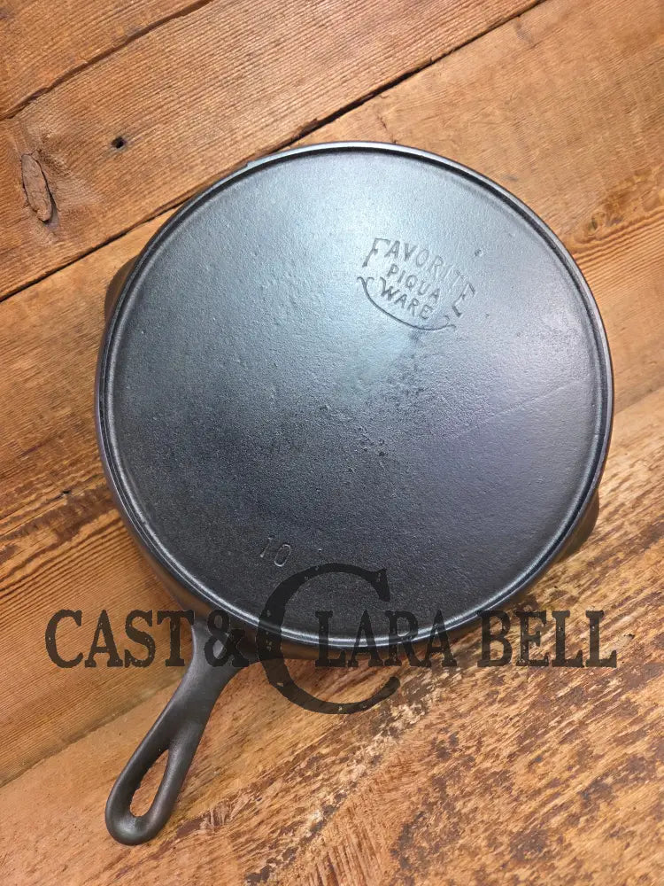 Beautiful 1910’s Early Favorite Piqua Ware #10 Cast Iron Skillet Smiley Logo Skillet