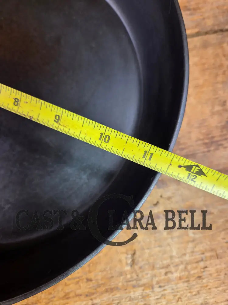 Beautiful 1910’s Early Favorite Piqua Ware #10 Cast Iron Skillet Smiley Logo Skillet