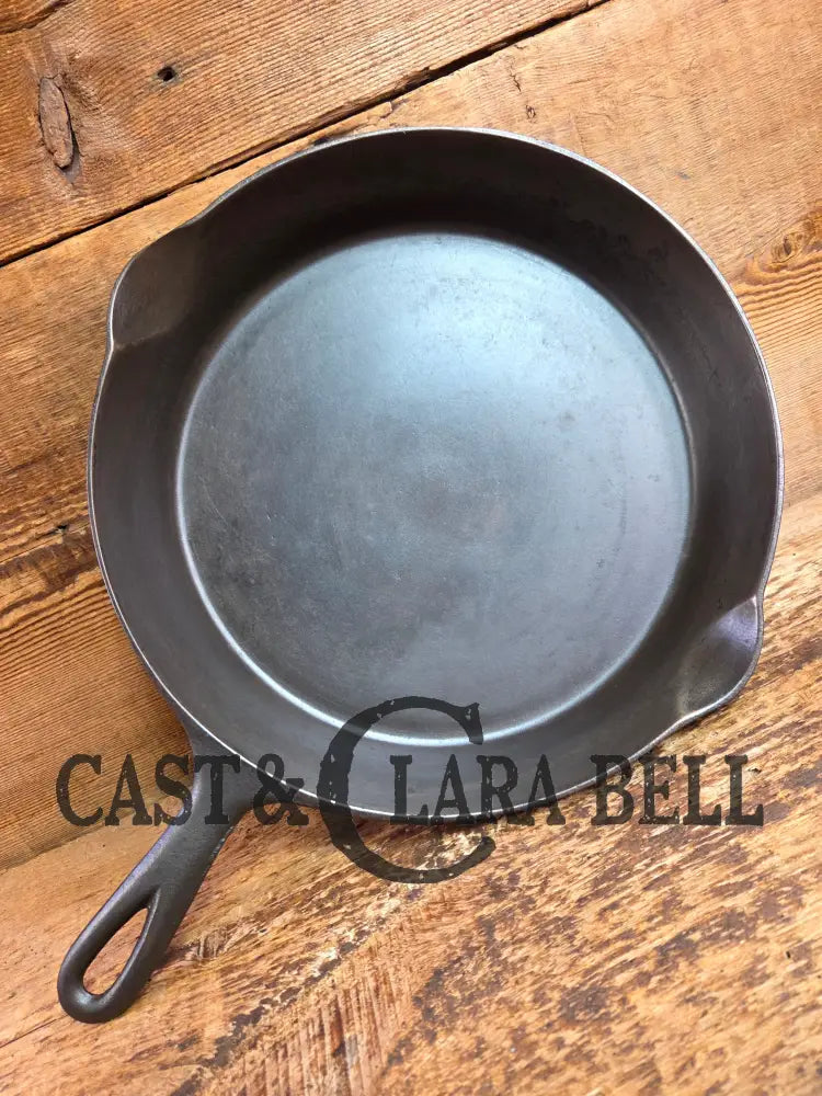 Beautiful 1910’s Early Favorite Piqua Ware #9 Cast Iron Skillet Smiley Logo Skillet
