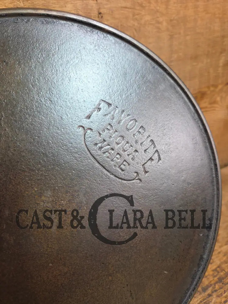 Beautiful 1910’s Early Favorite Piqua Ware #9 Cast Iron Skillet Smiley Logo Skillet