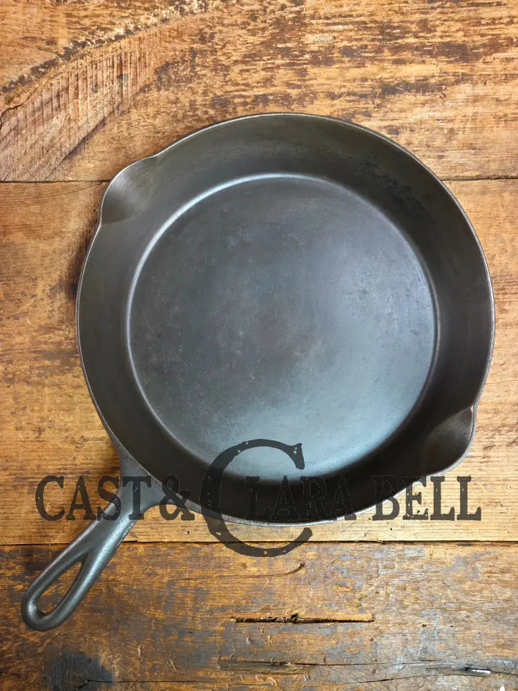 Beautiful 1910’s Early Favorite Piqua Ware #9 Cast Iron Skillet Smiley Logo Skillet