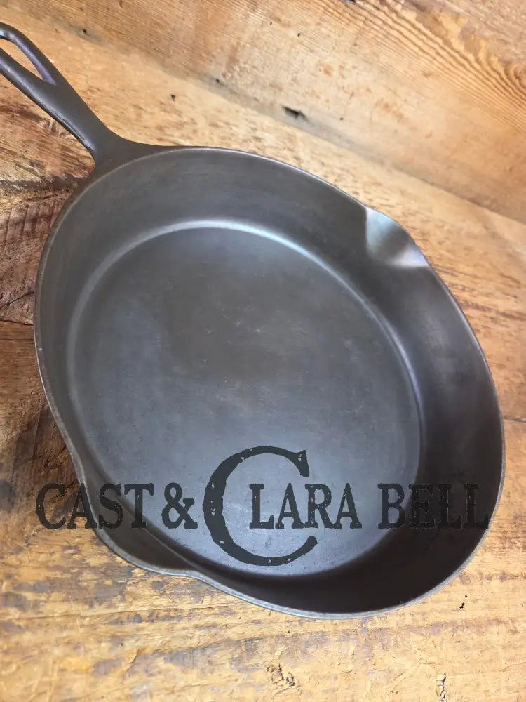 Beautiful 1910’s Early Favorite Piqua Ware #9 Cast Iron Skillet Smiley Logo Skillet