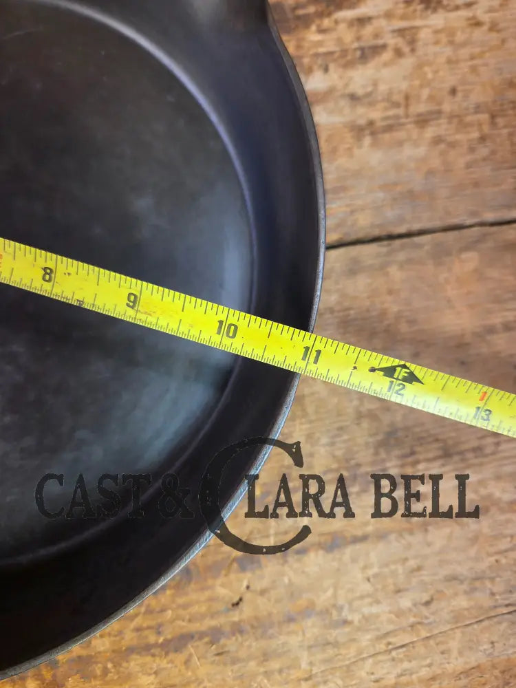 Beautiful 1910’s Early Favorite Piqua Ware #9 Cast Iron Skillet Smiley Logo Skillet