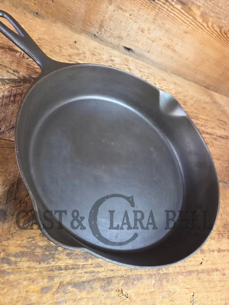 Beautiful 1910’s Early Favorite Piqua Ware #9 Cast Iron Skillet Smiley Logo Skillet