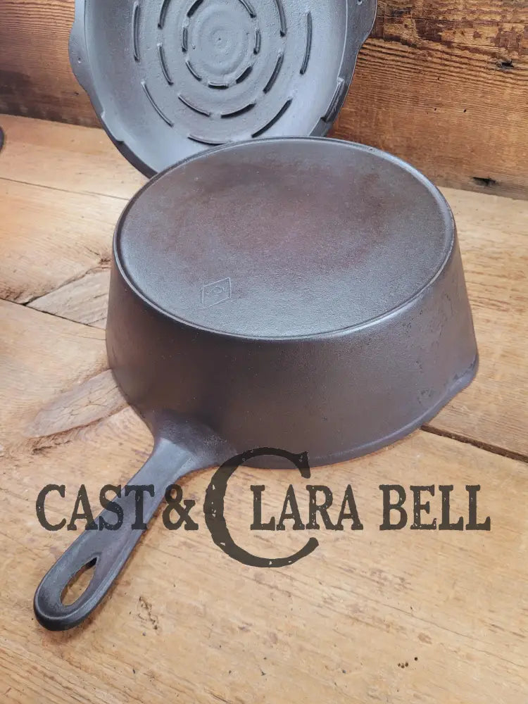 Beautiful! 1920’S Chicago Hardware Foundry #8 Diamond ’B’ Chicken Fryer. Matching 8 1/2 C Lid