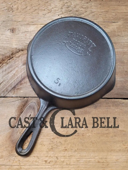 Beautiful! 1920’S Favorite Made Puritan No. 5B Cast Iron Skillet W Heat Ring! Unique Handle