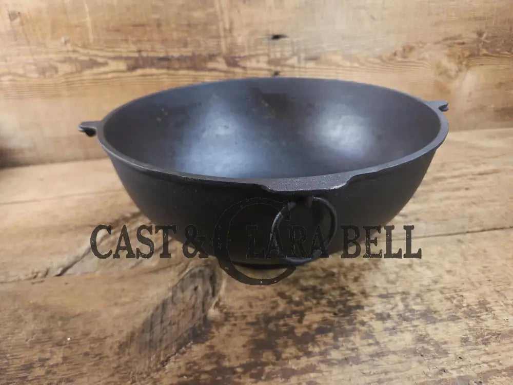 Beautiful 1930’s #4 Griswold (#782) Scotch Bowl (aka candy kettle). Hard to find really cook bowl for bread proofing