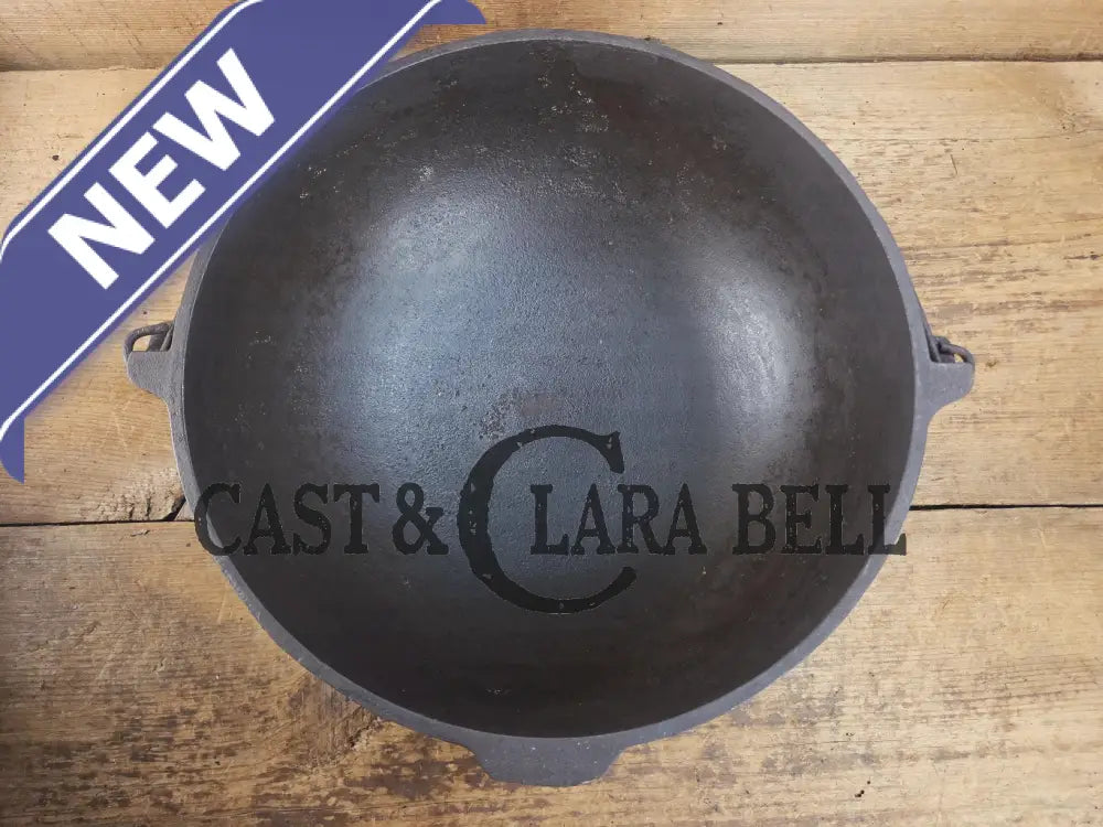 Beautiful 1930’s #4 Griswold (#782) Scotch Bowl (aka candy kettle). Hard to find really cook bowl for bread proofing