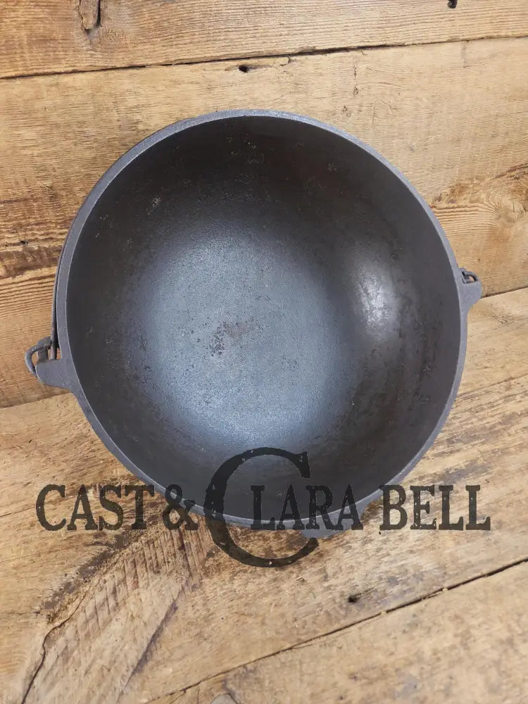 Beautiful 1930’s #4 Griswold (#782) Scotch Bowl (aka candy kettle). Hard to find really cook bowl for bread proofing