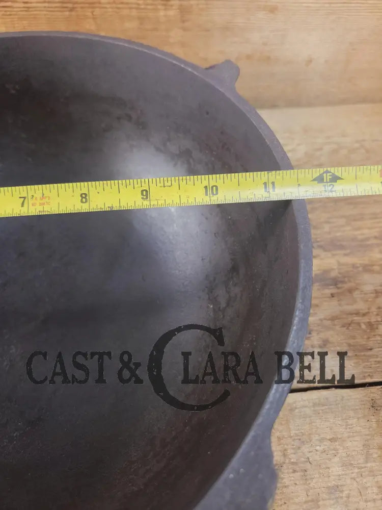 Beautiful 1930’s #4 Griswold (#782) Scotch Bowl (aka candy kettle). Hard to find really cook bowl for bread proofing