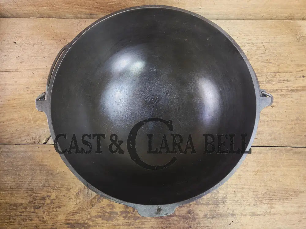 Beautiful 1930’s #5 Griswold (#783) Scotch Bowl (aka candy kettle). Hard to find really cook bowl for bread proofing