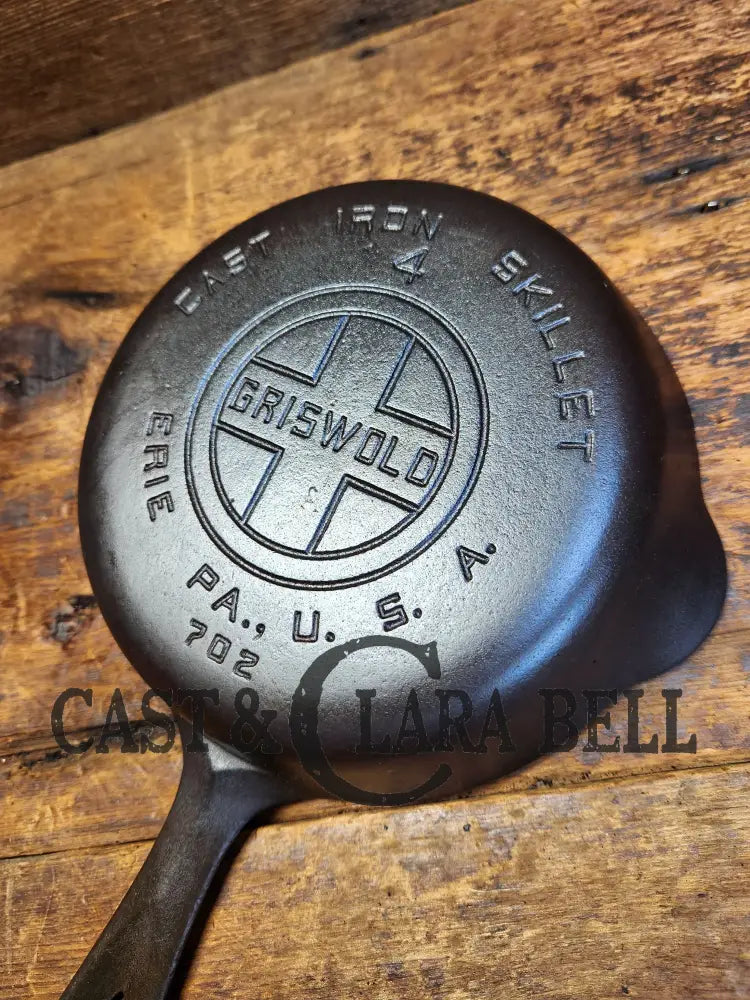 Beautiful. 1930’S Griswold #4 Cast Iron Skillet With Large Block Logo 702