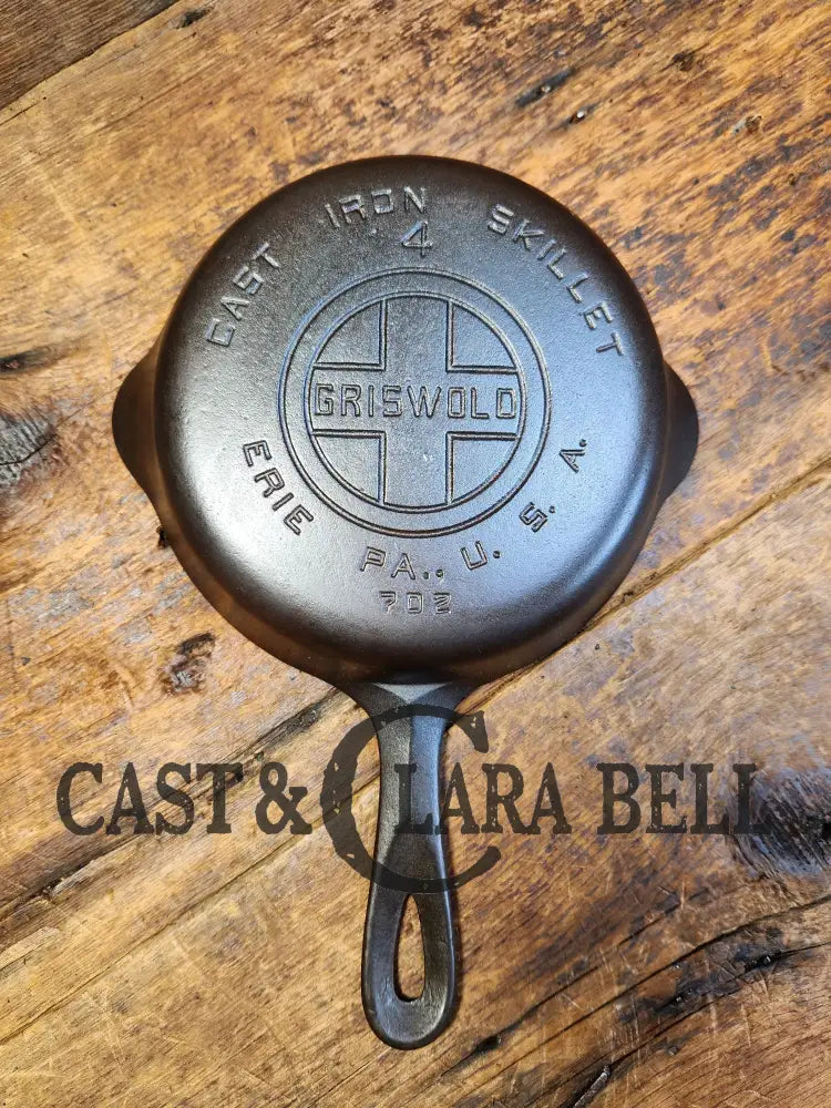 Beautiful. 1930’S Griswold #4 Cast Iron Skillet With Large Block Logo 702