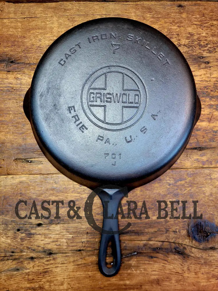 Beautiful! 1930’S Griswold #7 Cast Iron Skillet W Large Block Logo Smooth Bottom 701 J