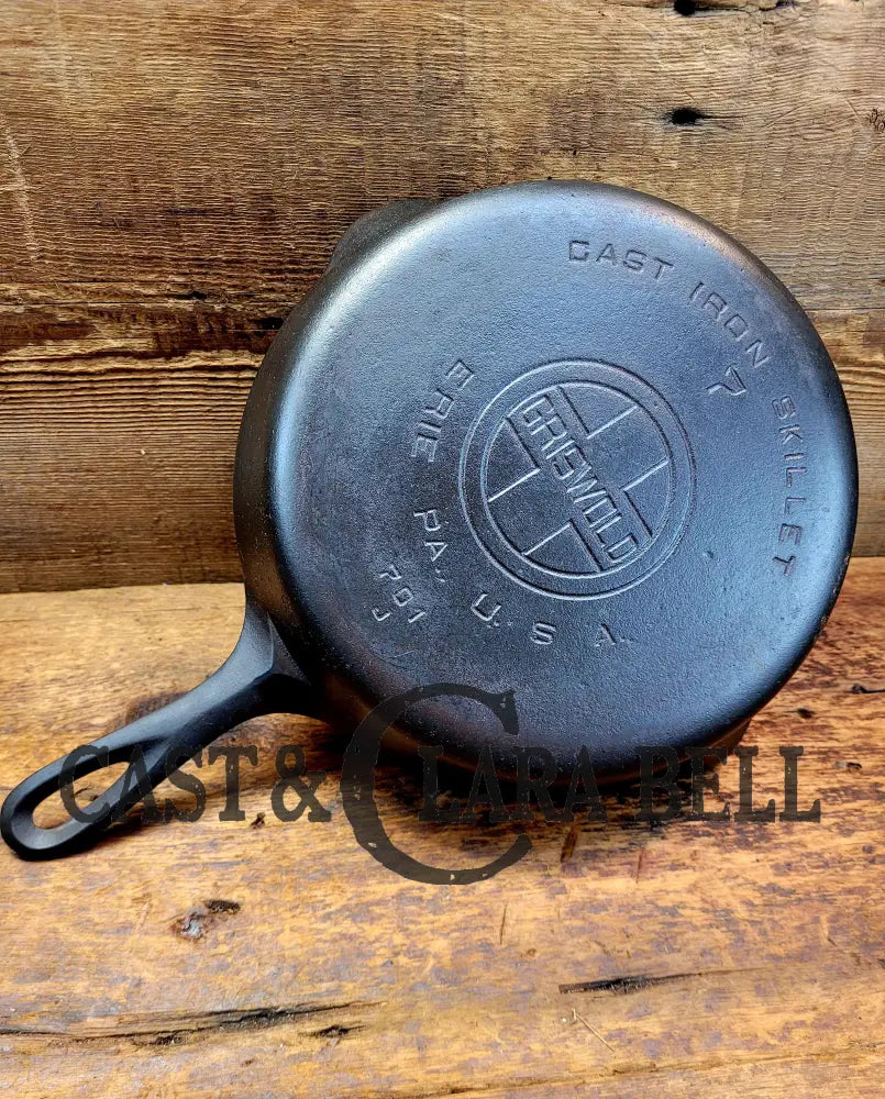 Beautiful! 1930’S Griswold #7 Cast Iron Skillet W Large Block Logo Smooth Bottom 701 J