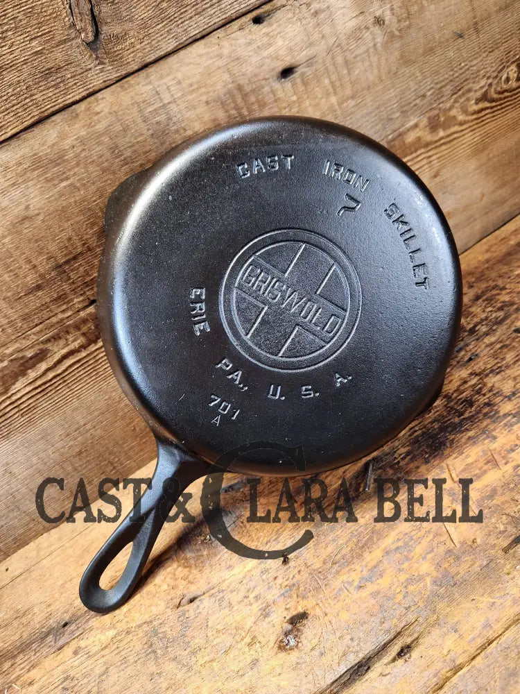 Beautiful 1930’S Griswold #7 Skillet W Large Block Logo Smooth Bottom 701. Sits Flat Perfect For