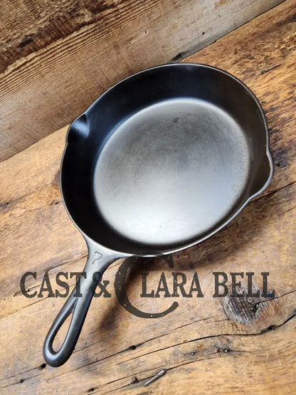 Beautiful 1930’S Griswold #7 Skillet W Large Block Logo Smooth Bottom 701. Sits Flat Perfect For