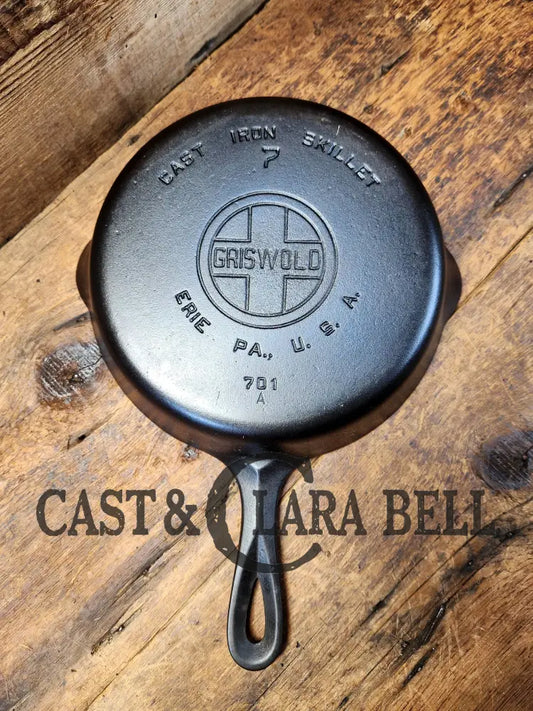 Beautiful 1930’S Griswold #7 Skillet W Large Block Logo Smooth Bottom 701. Sits Flat Perfect For