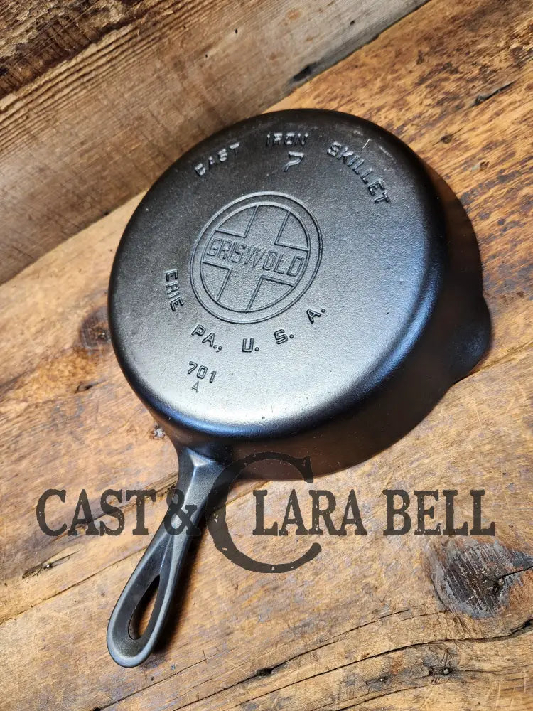 Beautiful 1930’S Griswold #7 Skillet W Large Block Logo Smooth Bottom 701. Sits Flat Perfect For