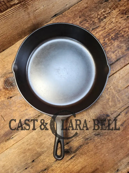 Beautiful!! 1930’S Lodge #7 Cast Iron Skillet With 3 Notch Heat Ring. Raised Blob Makers Mark