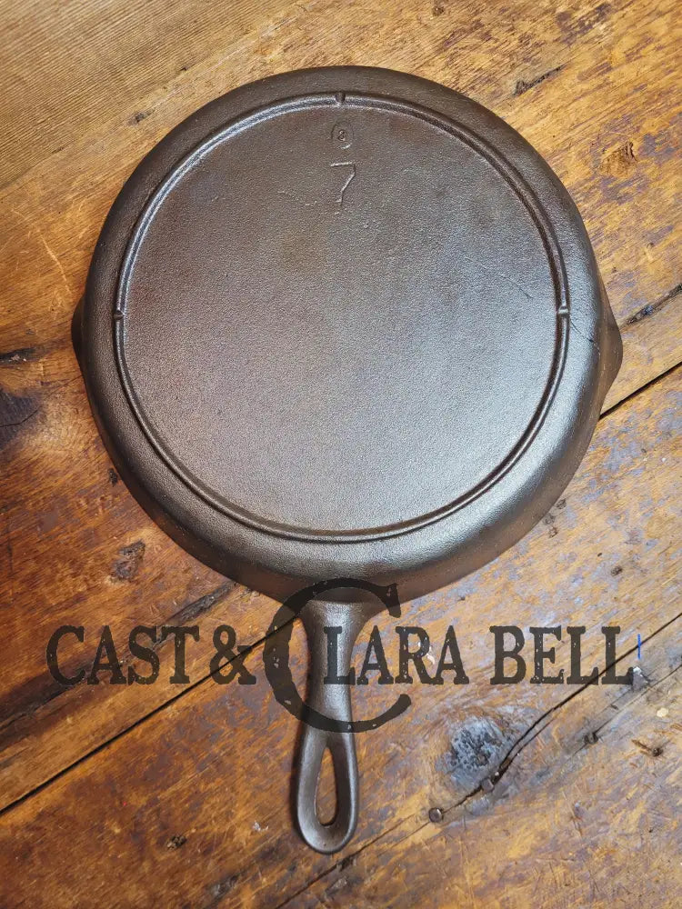 Beautiful!! 1930S Lodge #7 Cast Iron Skillet With 3 Notch Heat Ring. Raised Blob Makers Mark