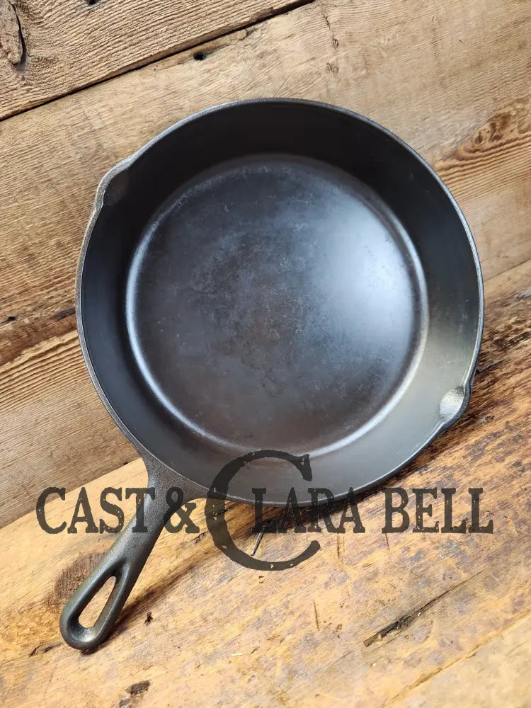 Beautiful!! 1930’S Lodge #7 Cast Iron Skillet With 3 Notch Heat Ring. Raised Blob Makers Mark