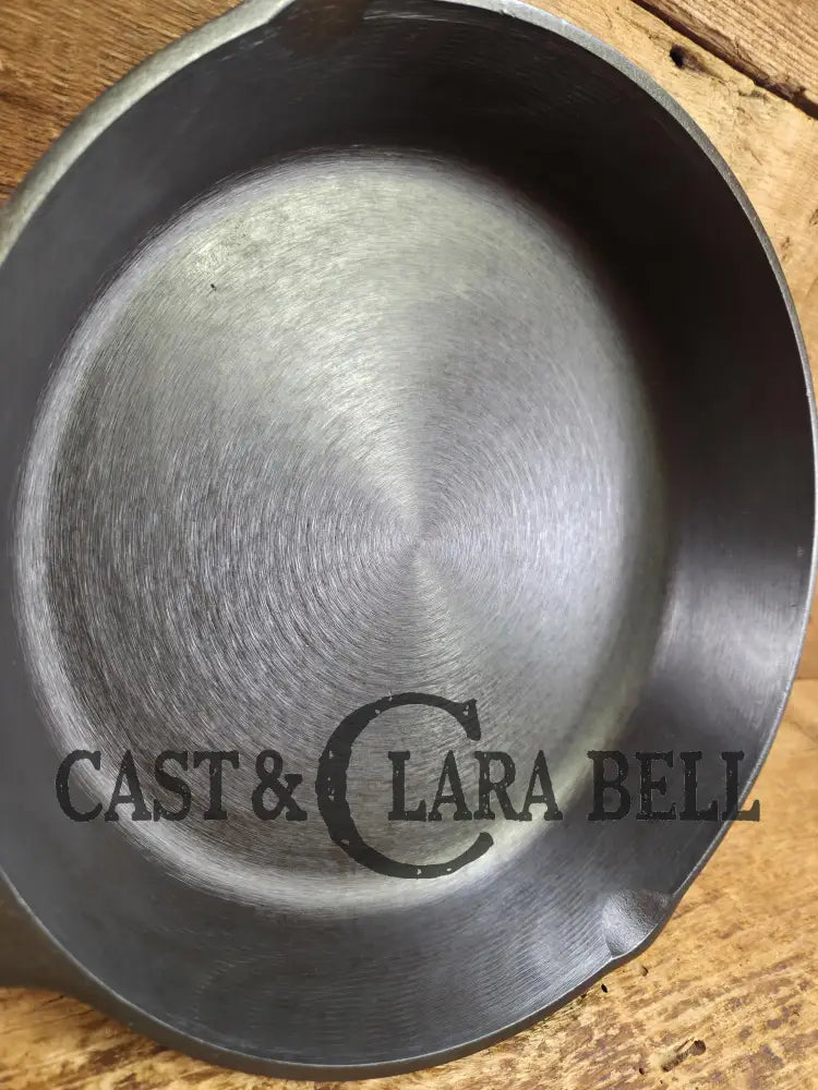 Beautiful!! 1930’s Lodge #8 Cast Iron Skillet with 3 Notch Heat Ring. Raised Blob makers mark