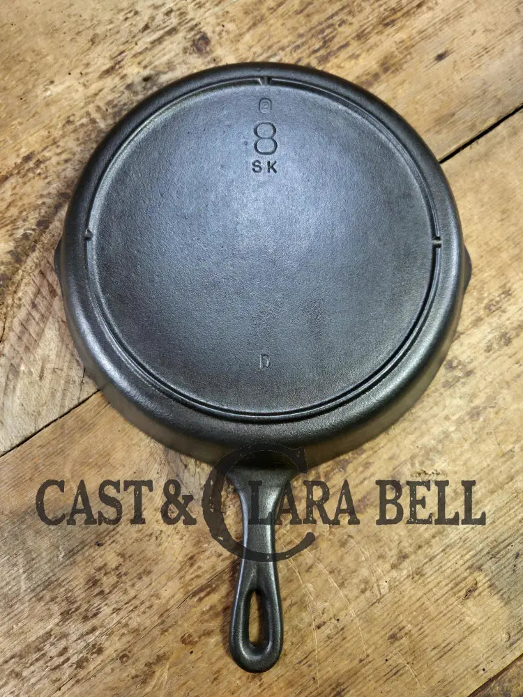 Beautiful!! 1930’s Lodge #8 Cast Iron Skillet with 3 Notch Heat Ring. Raised Blob makers mark