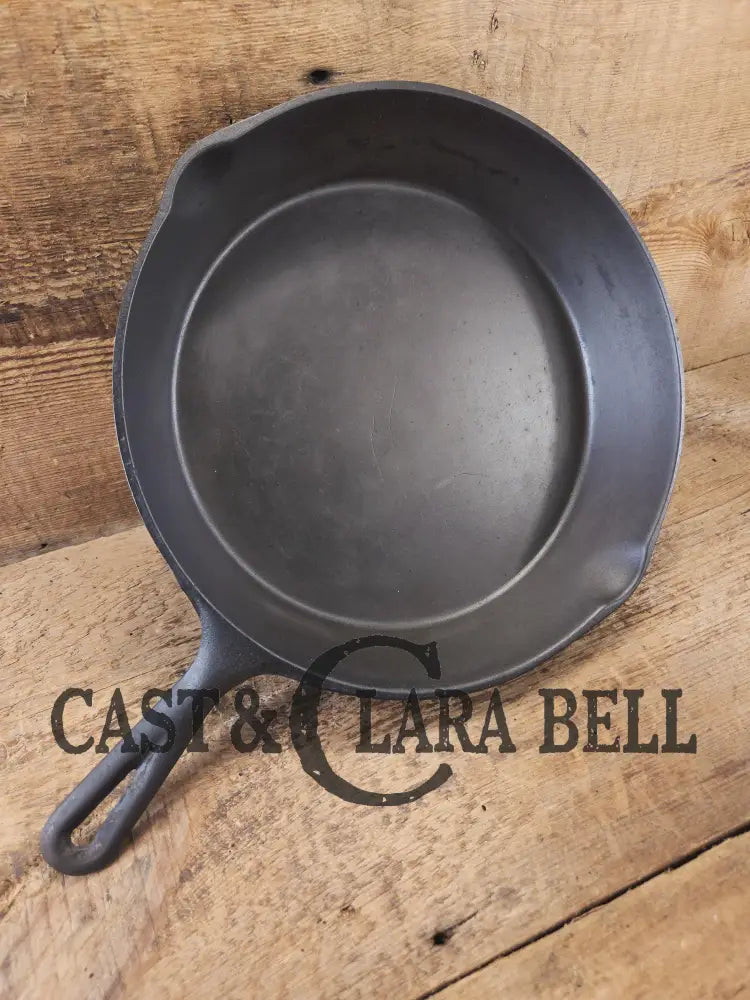Beautiful!! 1930’s Lodge #8 Cast Iron Skillet with 3 Notch Heat Ring. Raised Blob makers mark Skillet