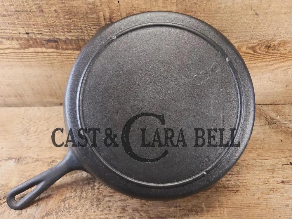 Beautiful!! 1930’s Lodge #8 Cast Iron Skillet with 3 Notch Heat Ring. Raised Blob makers mark Skillet