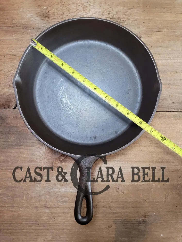 Beautiful!! 1930’S Lodge #8 Cast Iron Skillet With 3 Notch Heat Ring. Raised Blob Makers Mark Sc24