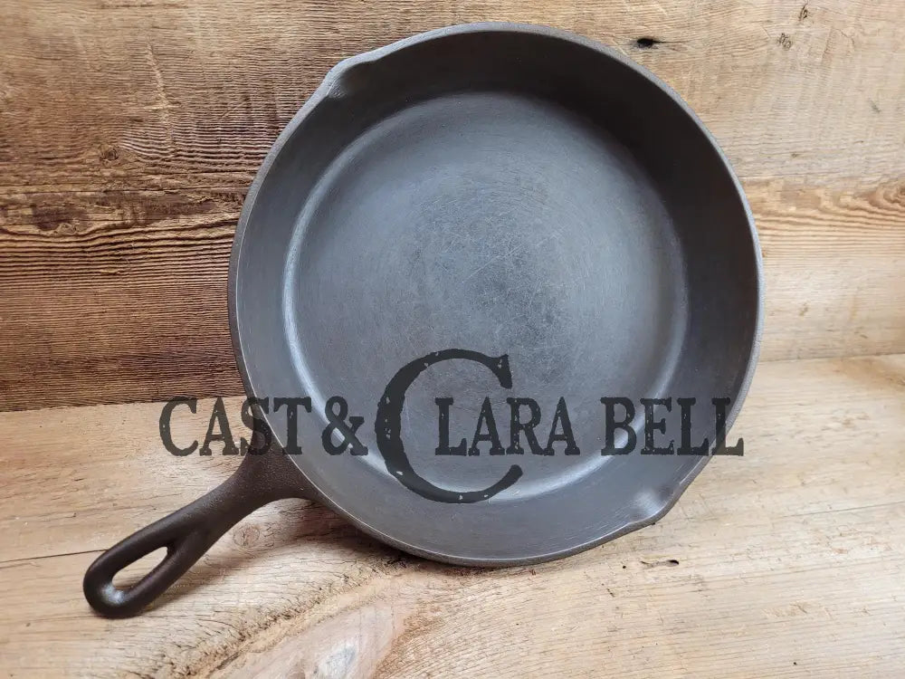 Beautiful!! 1930’S Lodge #8 Cast Iron Skillet With 3 Notch Heat Ring. Raised Blob Makers Mark Sc24