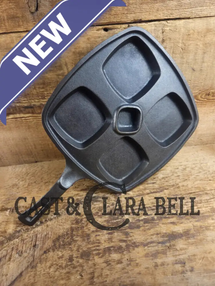 Beautiful 1940’s later series Wagner Square ’Benedict’ skillet. Perfect for cooking multiple sandwiches at once. A