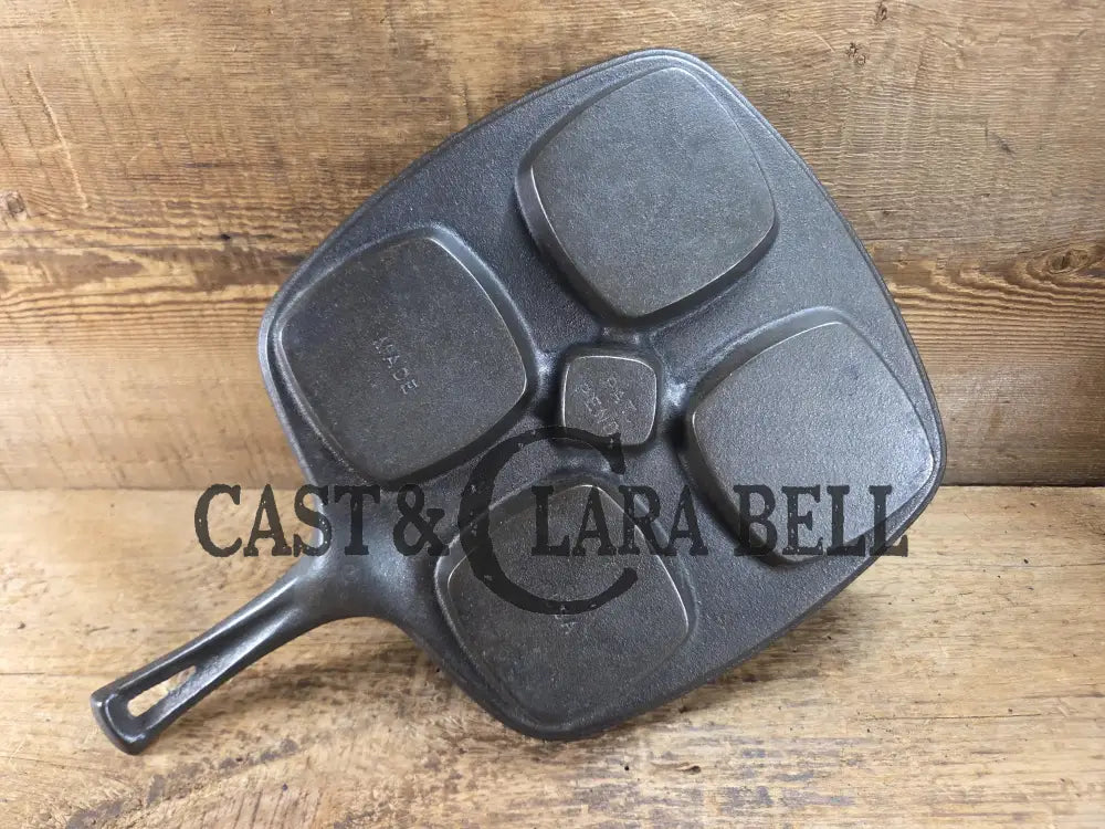 Beautiful 1940’s later series Wagner Square ’Benedict’ skillet. Perfect for cooking multiple sandwiches at once. A